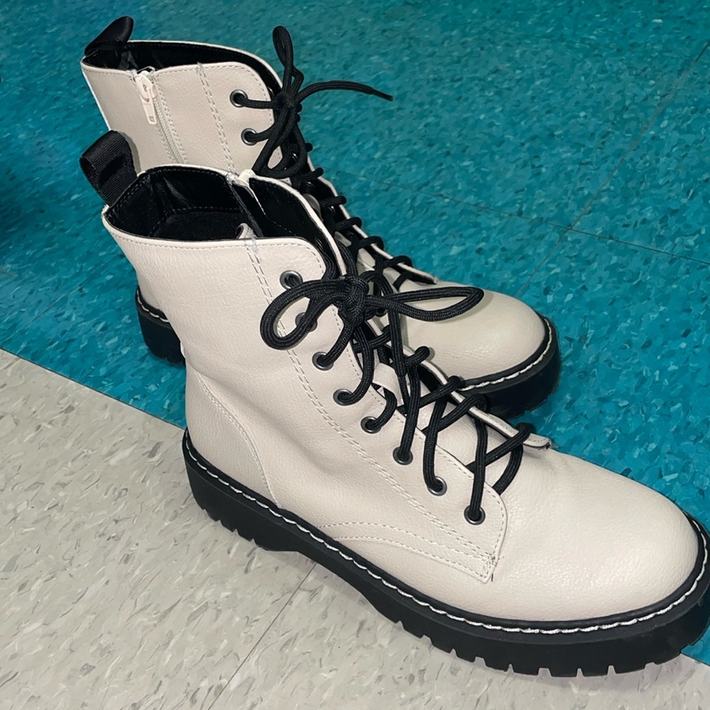 Women’s Boots Size 9.5